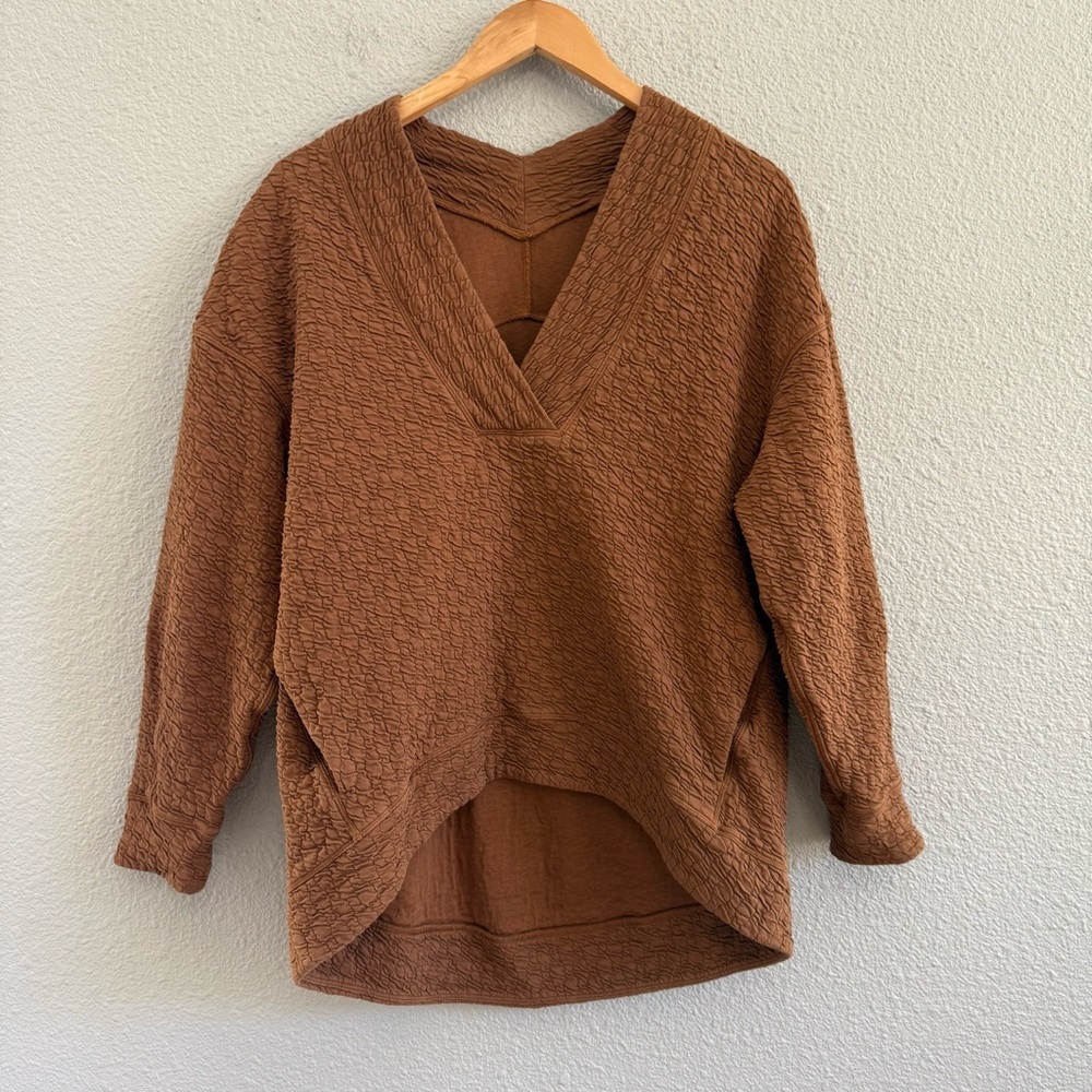 Lululemon Rippled V-neck Pullover in Copper Brown Size 4